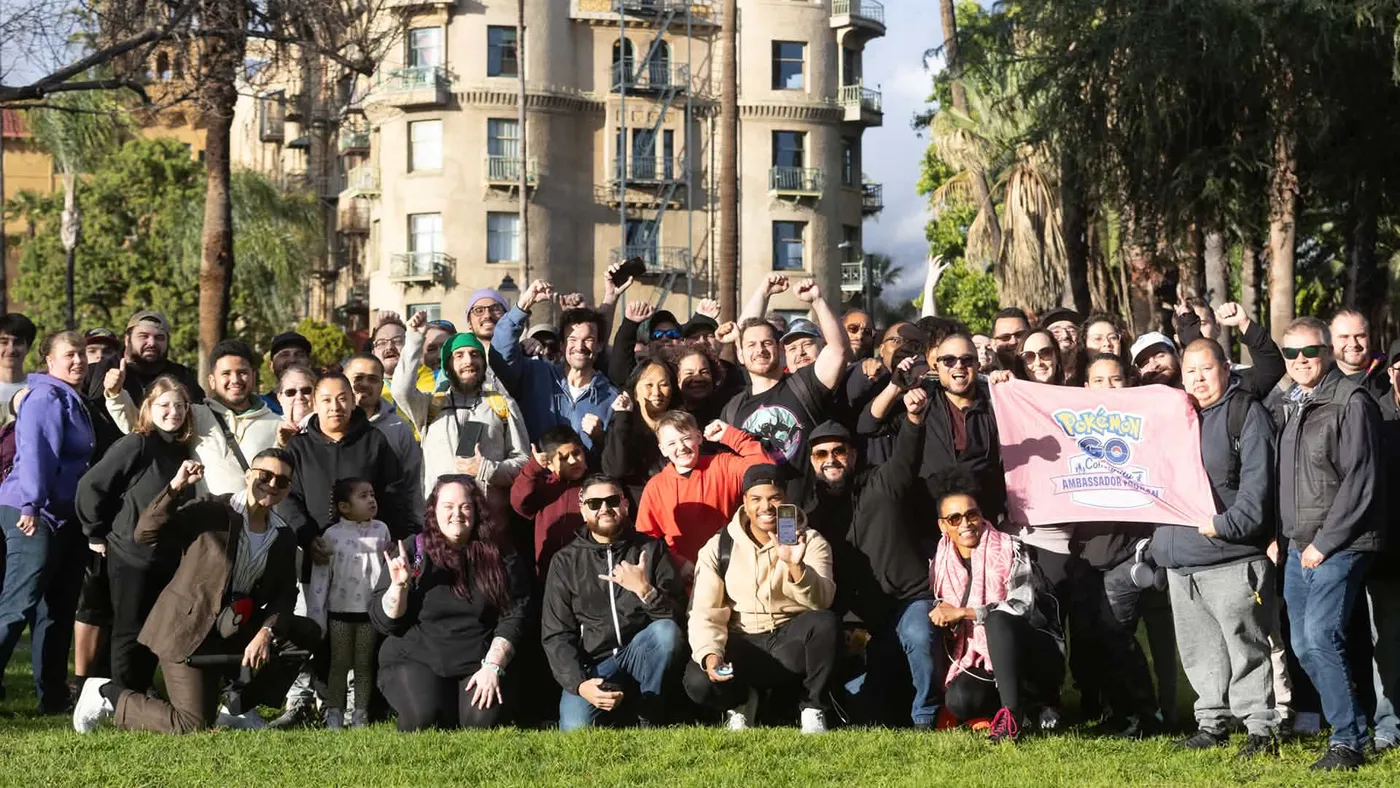 Matt with a big group of Pokémon GO trainers at an in-person meetup